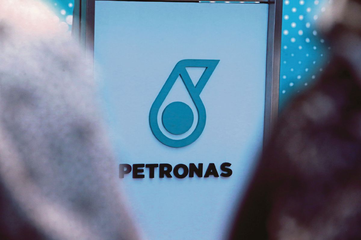 Petronas: Malaysia Records Over One Billion Barrels Of Oil Equivalent ...